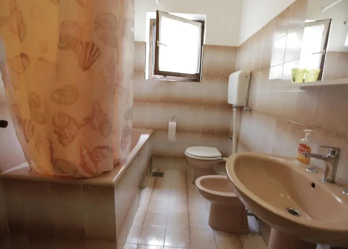 Ljubica شقة بونات